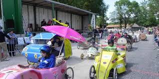 Couse de voitures à pédales